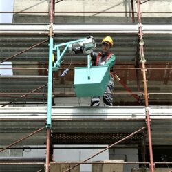 Imer BE 200 scaffold hoist in action